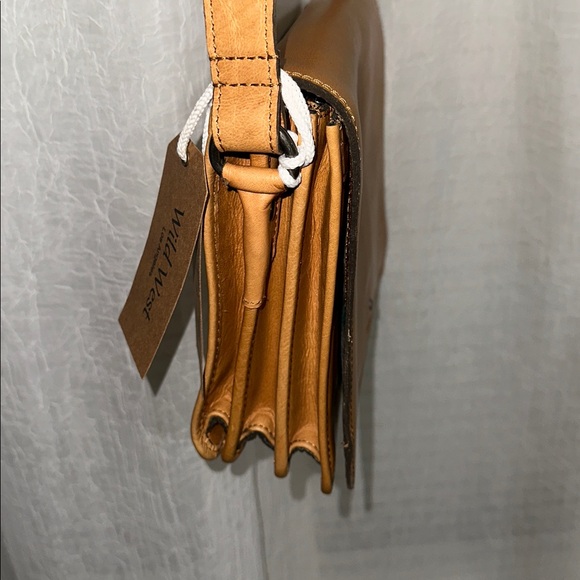 Wild West MAYA Unisex Camel Tan Artisan Leather Accordion Crossbody Bag Purse - Picture 6 of 16